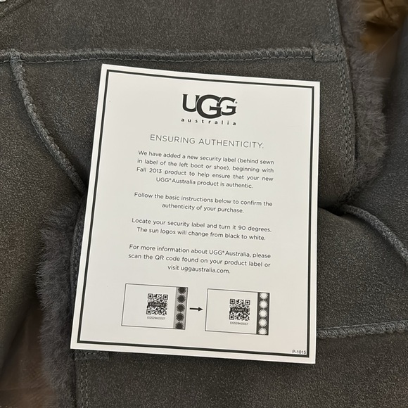 NWT Ugg Exclusive Classic Short Rock 1007491 W/CHRC Charcoal Boot USA6/EU7 - Picture 2 of 5